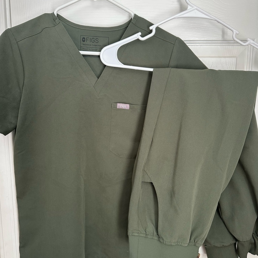 FIGS Moss Green Scrub Set